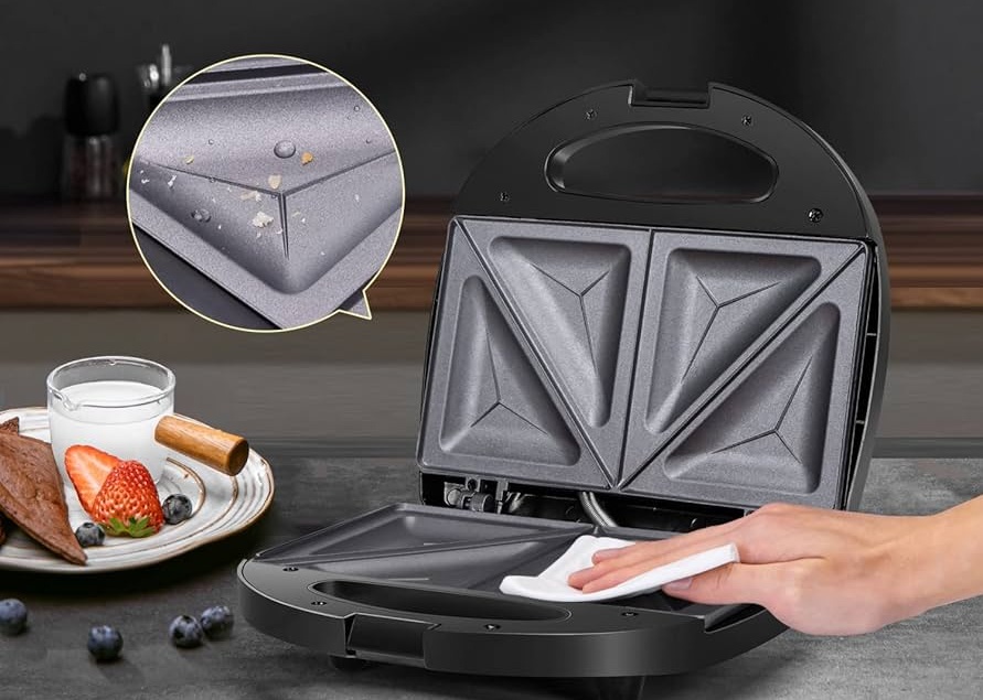 چگونه ساندویچ ساز را تمیز کنیم